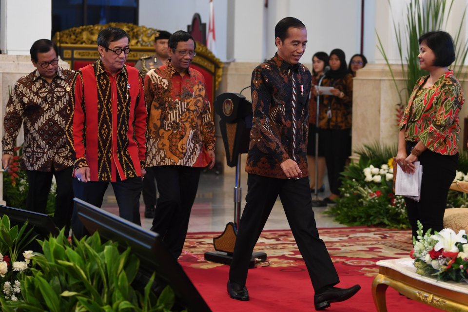 revisi UU KPK, Jokowi, Mahfud MD