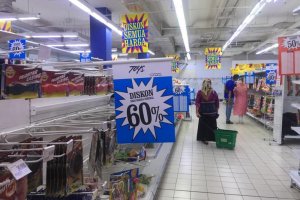 Giant Poins Square Tutup