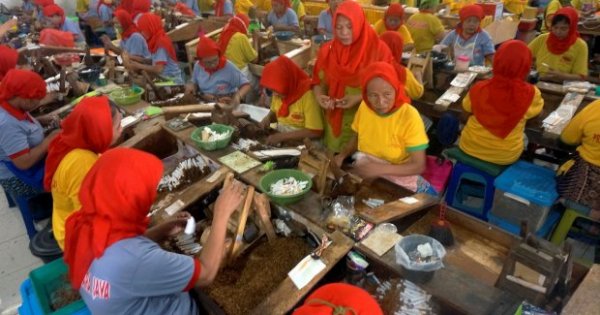 GGRM Laba Bersih Gudang Garam Susut 26%, Simak Prospek Bisnis dan Sahamnya - Korporasi Katadata.co.id