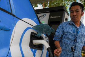 Penambahan Stasiun Pengisian Listrik Umum (SPLU)