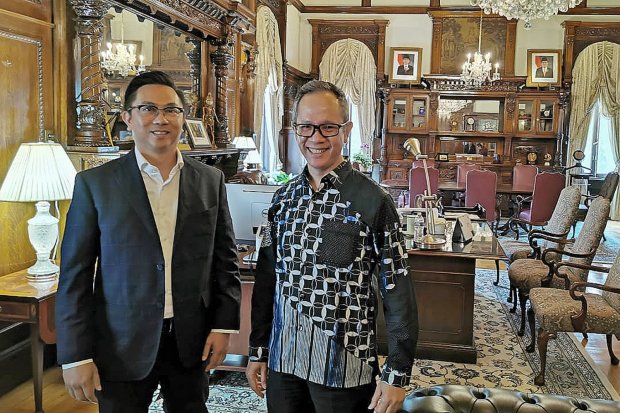 Iwan Tjen CEO PT Sunindo Adipersada (kiri) bertemu dengan Duta Besar Indonesia untuk Amerika Serikat, Mahendra Siregar (kanan), dalam rangkaian binsis trip sebagai rangkaian persiapan Sunindo Adipersada jelang mengikuti Trade Expo Indonesia 2019 pada pert