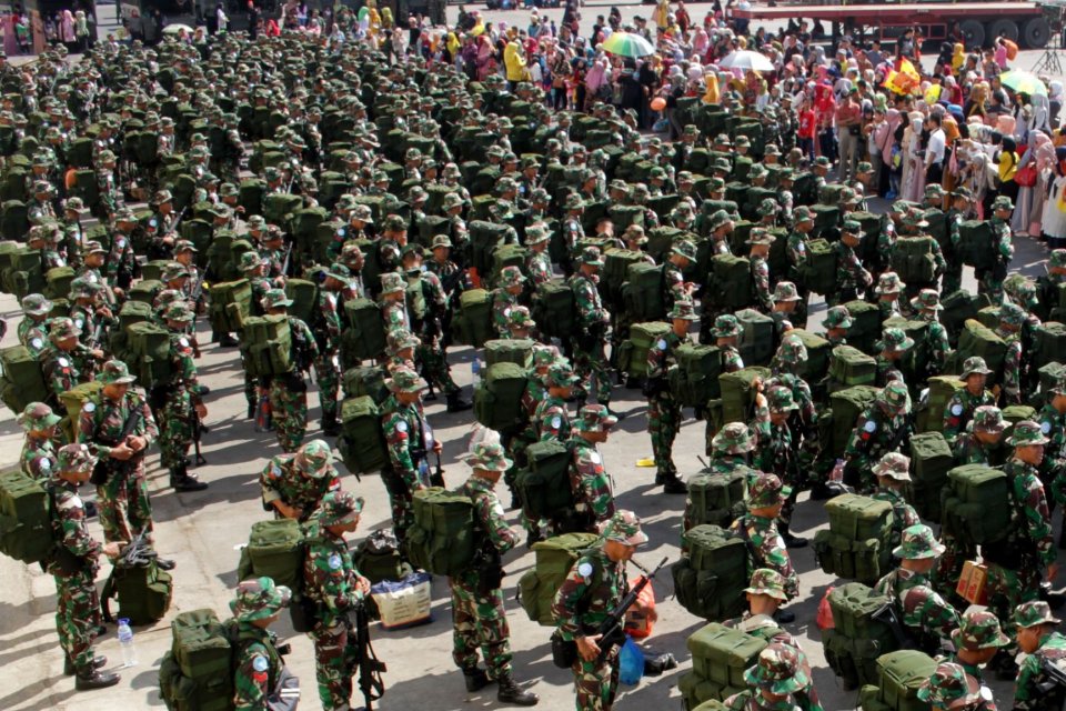 Pemberangkatan Pasukan Yonif 726