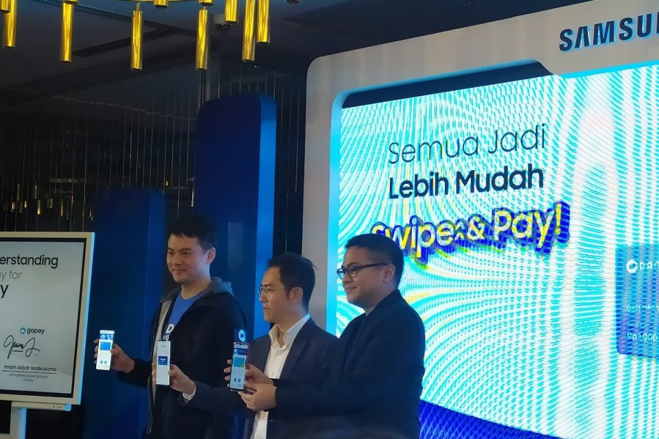Pengumuman kerja sama Samsung dengan GoPay dan DANA, melalui Samsung Pay. GoPay dan DANA bisa diakses lewat Samsung Pay.