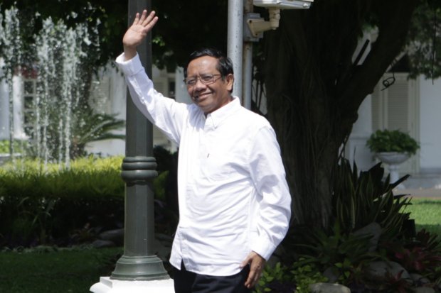 Mantan Ketua Mahkamah Konstitusi periode 2008-2013 Mahfud MD mendatangi Istana, Jakarta (21/10/2019).