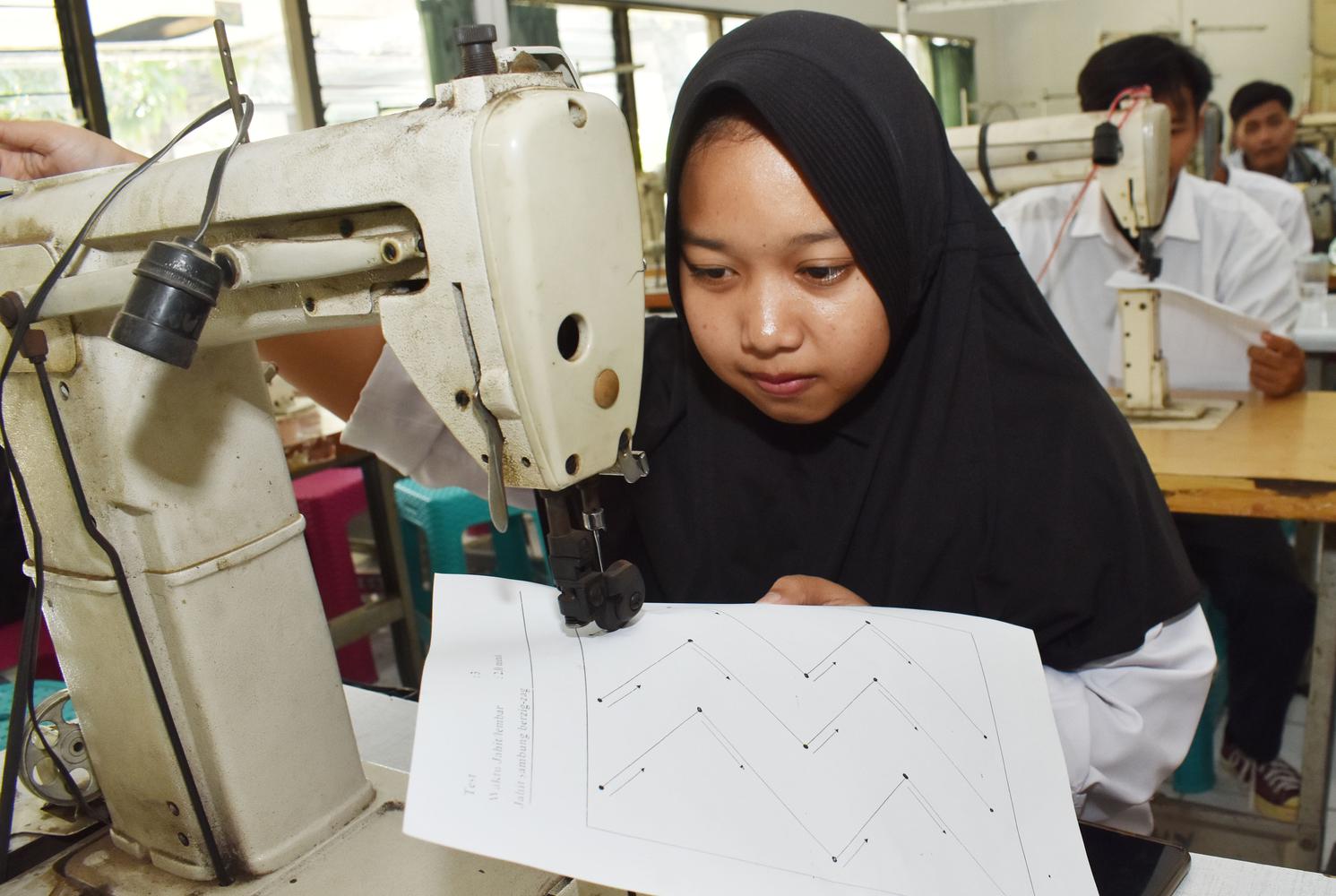 Pelatihan Menjahit Sepatu