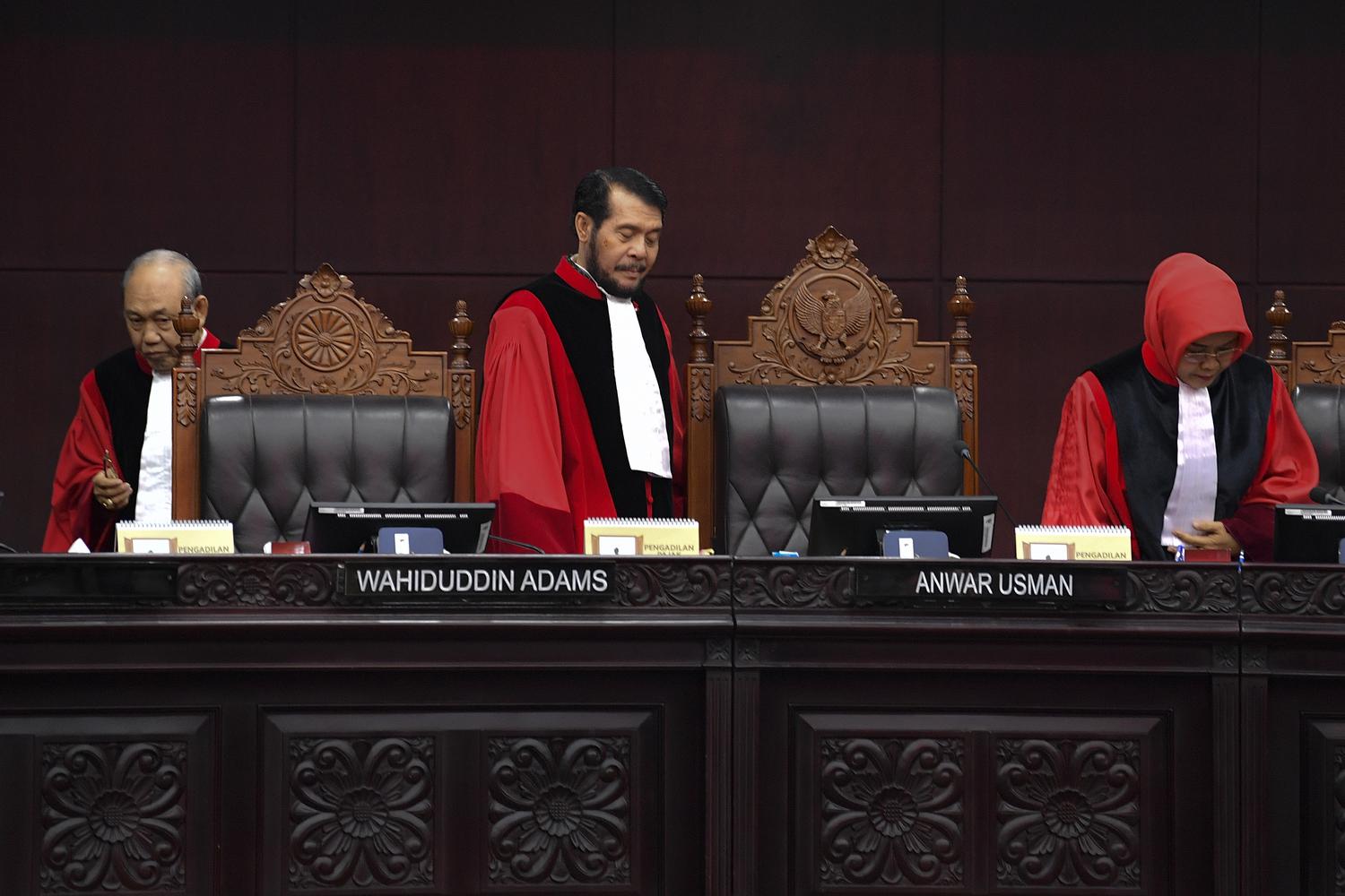 9 Hakim MK Tes Corona, Sidang Ditidakan Hingga 31 Maret.