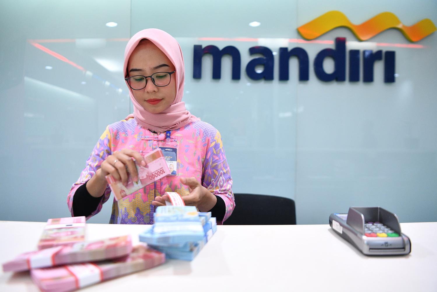 Pelayanan Perbankan Dengan Berbusana Batik