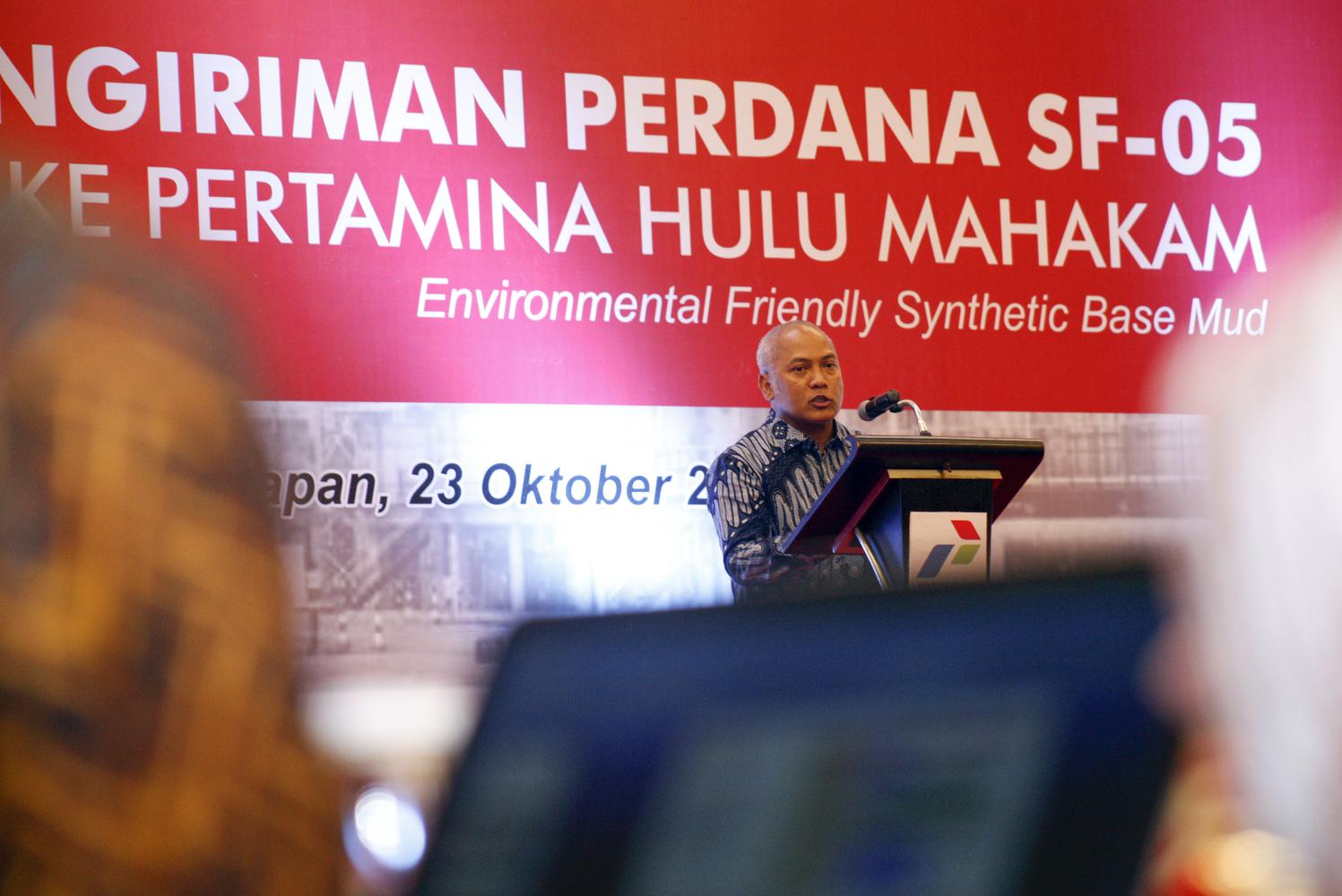 Direktur Pemasaran Korporat Pertamina Basuki Trikora Putra memberikan sambutan pada acara pengiriman perdana Smooth Fluid (SF)-05 di Balikpapan, Kalimantan Timur, Rabu (23/10/2019).
