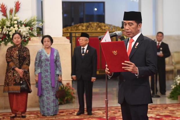 Presiden Joko Widodo melantik sembilan anggota Komisi Kejaksaan periode 2019-2023. 