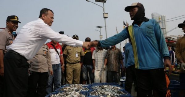 Seminggu Gantikan Susi, Edhy Prabowo Dorong Budidaya Ikan Hingga Udang - Katadata News