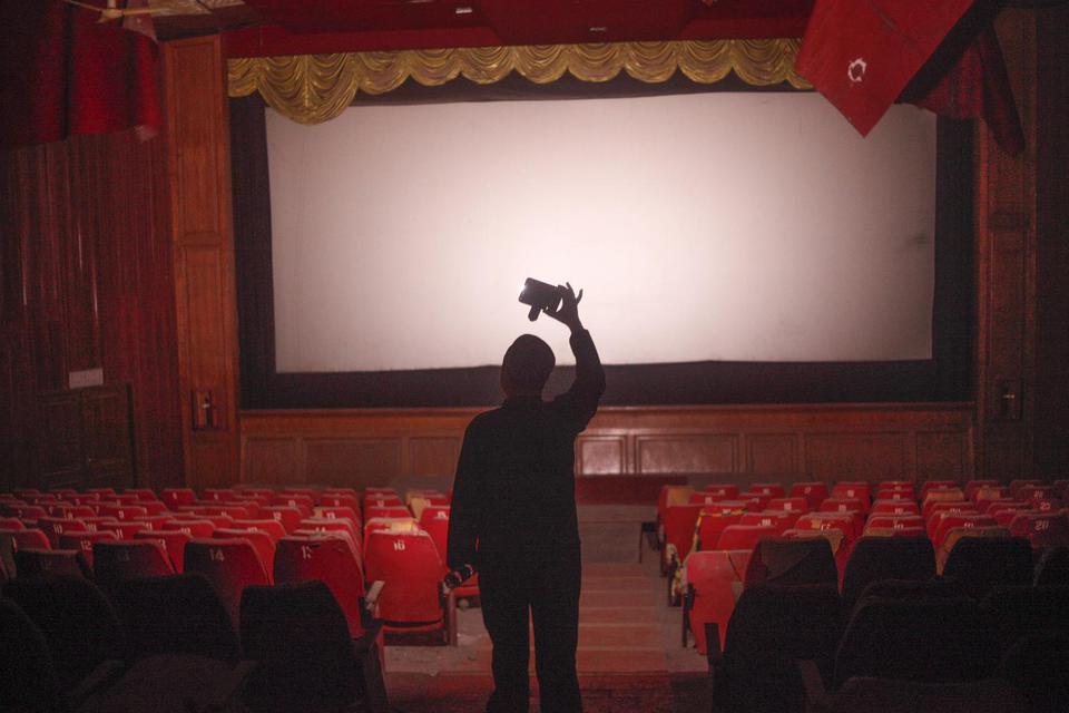 New Normal, Bioskop CGV Beri Jarak Satu Tiap Satu Kursi Penonton.