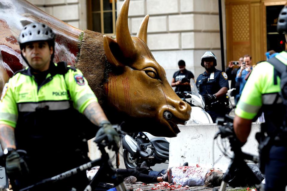 Bursa Wall Street Ditutup Beragam di Tengah Kekhawatiran Suku Bunga
