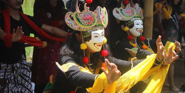 Mengenal Sejarah Dan Properti Tari Topeng Cirebon Nasional Katadata Co Id