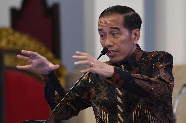 Jokowi mendorong pengusaha hilirisasi hasil tambang untuk mengatasi defisit transaksi berjalan