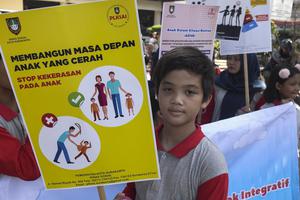 POSTER ANTI KEKERASAN ANAK