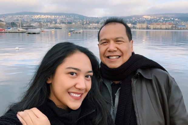 Putri Tanjung dan ayahnya, Chairul Tanjung. Presiden Jokowi mengumumkan nama Putri Tanjung sebagai salah satu staf khususnya, Kamis (21/11).