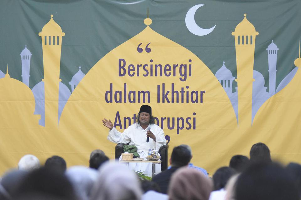 Ilustrasi, Ulama KH. Ahmad Muwafiq atau Gus Muwafiq memberikan tausiyah pada kegiatan Silaturahmi Kebangsaan dan Doa Bersama untuk Negeri. Ikhtiar adalah perilaku berusaha dengan sungguh-sungguh dengan cara yang baik dan sesuai dengan peraturan yang berl