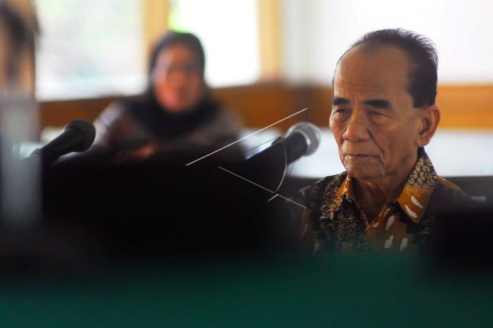 Mantan Gubernur Riau Annas Maamun menerima grasi dari Presiden Joko Widodo (Jokowi). Masa hukuman Annas yang merupakan narapidana kasus korupsi itu dikurangi satu tahun.