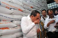 TEMUKAN BERAS IMPOR BAU APEK