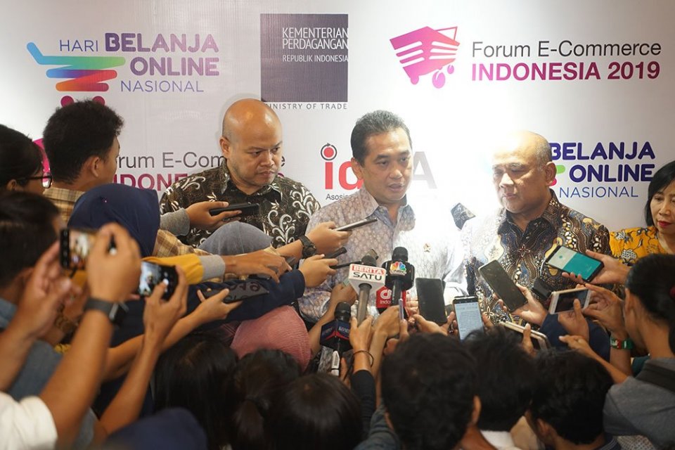 Asosiasi E-Commerce Indonesia (idEA) usul agar Kementerian Perdagangan (Kemendag) mengajak perusahaan media sosial seperti whatsapp hingga instagram berdiskusi tentang PP e-commerce
