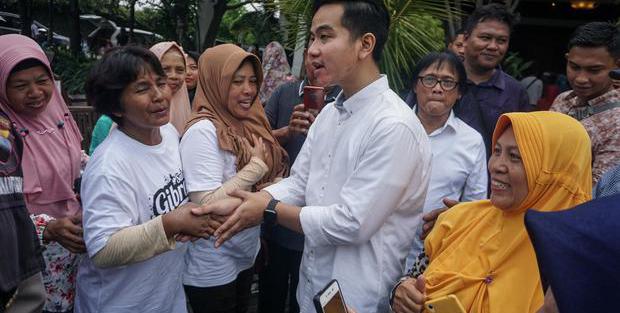 Bagian Dinasti Politik Jokowi Gibran Dan Bobby Beda Peluang Menangnya Nasional Katadata Co Id