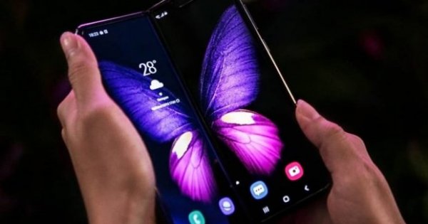 Penjualan Ponsel Lipat Samsung Meroket 300%, Diramal Tren Lagi di 2022 - Katadata.co.id