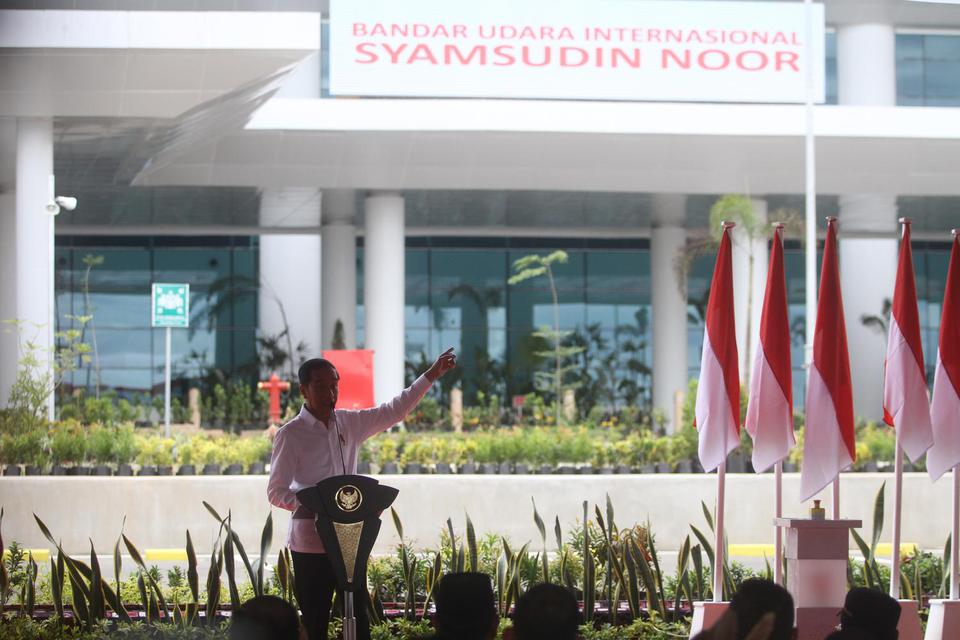 Presiden Joko Widodo memberikan sambutan saat meresmikan Terminal Baru Bandara Syamsudin Noor di Banjarbaru, Kalimantan Selatan, Rabu (18/12/2019). Presiden meresmikan Terminal Baru Syamsudin Noor yang berkapasitas lebih besar yang dapat menampung kurang 