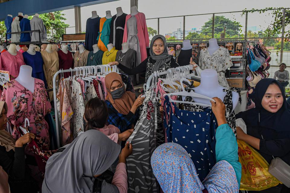 Survei: Baju dan Alat Ibadah Diminati Saat Ramadan meski Ada Pandemi