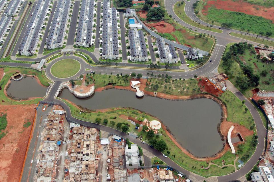 Ilustrasi, foto udara proyek pembangunan sebuah komplek perumahan di kawasan BSD City. BSD menggelar penambahan modal melalui skema private placement dengan target dana Rp 1,23 triliun.