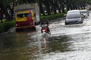 DAMPAK BANJIR DI KELAPA GADING JAKARTA