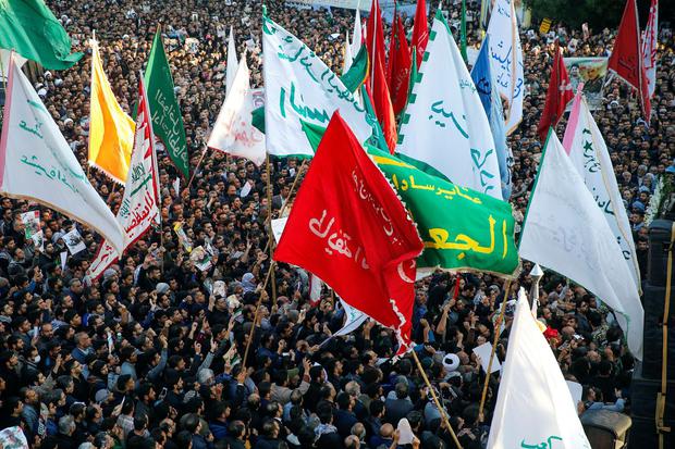 bendera merah Iran, perang AS-Iran, Jenderal Qassem Soleimani, serangan udara AS, Irak, Donald Trump, arti bendera merah di Iran
