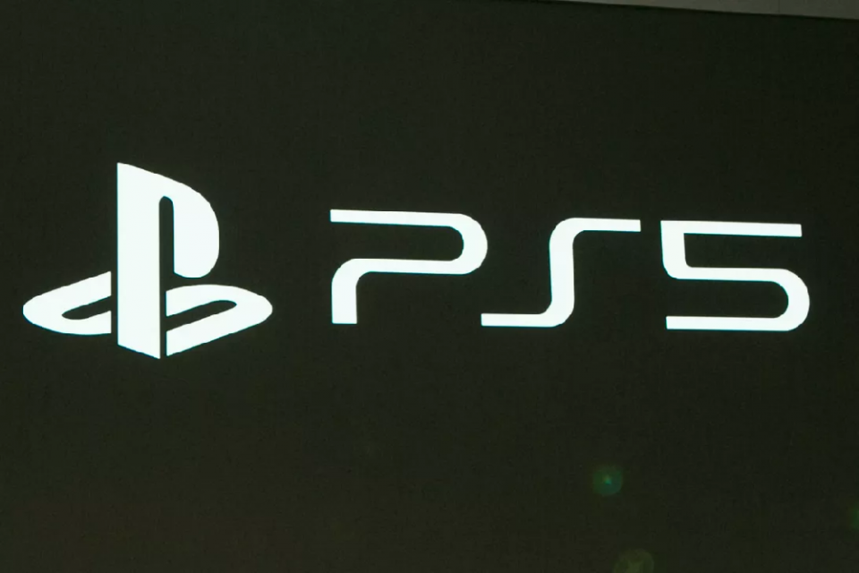 Ilustrasi, logo PlayStation 5 (PS5) yang diperkenalkan di ajang CES 2020 di New York, Amerika Serikat. Sony mengumumkan meningkatkan produksi PS5 hingga 50% dan menargetkan mampu menjual 10 juta unit sampai akhir 2020.