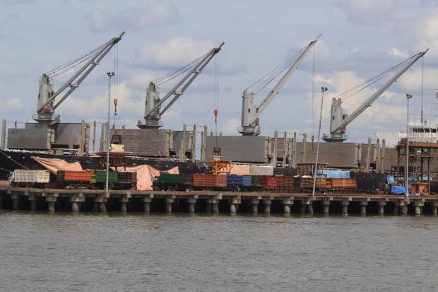 PT Pelabuhan Indonesia II (Pelindo II) akhirnya menindak tegas 12 oknum pelaku aksi pungutan liat (pungli) di kawasan pelabuhan. Hal ini dilakukan sebagai upaya menghapus aksi pungli di wilayah yang dikelola perusahaan.