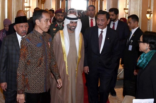 Jokowi, sejumlah menteri dan delegasi bertolak ke Abu Dhabi, Uni Emirat Arab untuk membahas sejumlah proyek kerja sama dan investasi. 