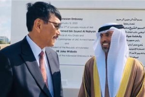 Menteri Koordinator Bidang Investasi dan Maritim Luhut Binsar Pandjaitan dan Putra Mahkota Abu Dhabi Mohamed bin Zayed