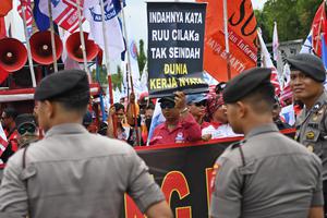 PENOLAKAN 'OMNIBUS LAW' LAPANGAN KERJA