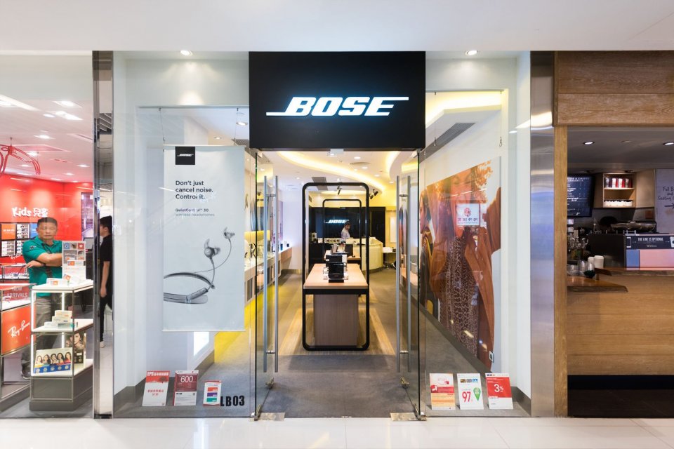 Bose tutup toko, Bose tutup 119 gerai, Amerika Utara, Jepang, Uni Eropa, Australia, PHK ratusan karyawan Bose, nasib Bose Indonesia, penutupan gerai retail, e-commerce, tren belanja online