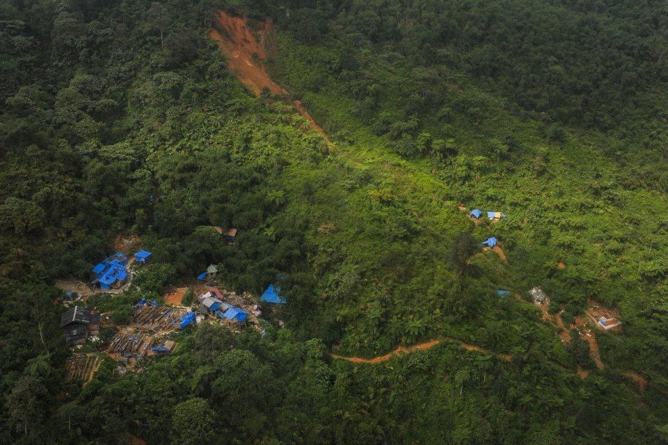 Tambang emas ilegal atau gurandil di wilayah konservasi hulu Taman Nasional Gunung Halimun Salak, Sabtu (19/1).