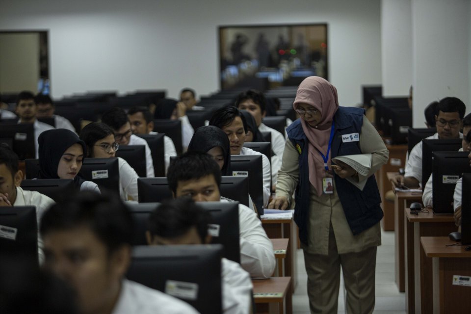 Peserta mengikuti Seleksi Kompetensi Dasar (SKD) berbasis Computer Assisted Test (CAT) untuk Calon Pegawai Negeri Sipil (CPNS) di kantor Badan Kepegawaian Negara (BKN) Pusat, Jalan Mayor Jendral Sutoyo, Jakarta Timur, Senin (27/1/2020).