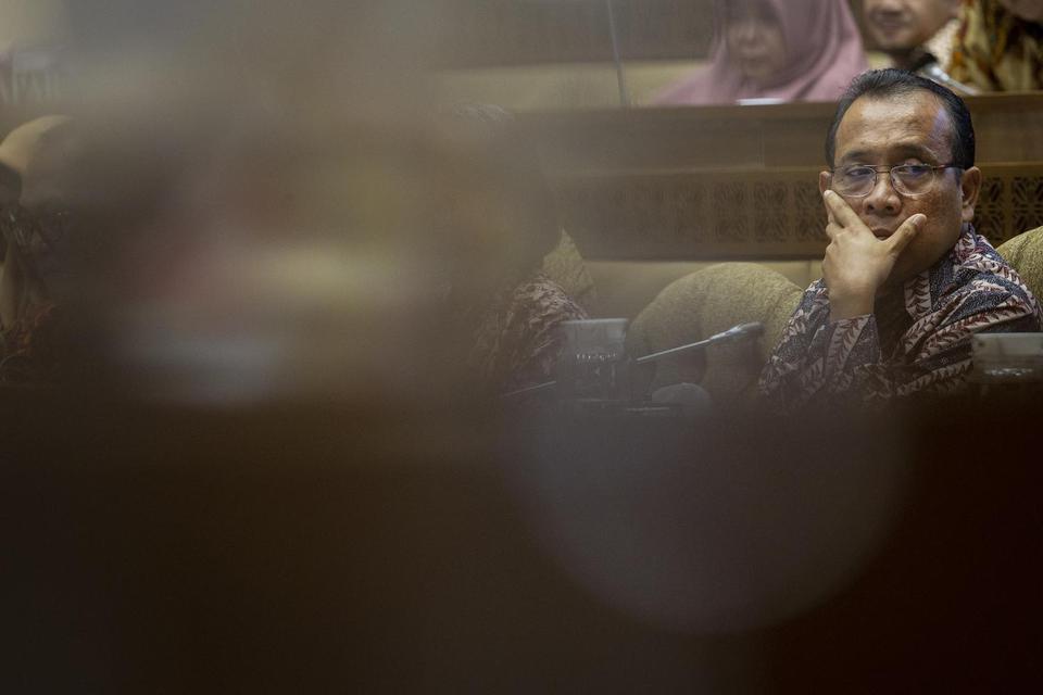 Menteri Sekretaris Negara Pratikno mengikuti rapat kerja dengan Komisi II DPR di Kompleks Parlemen, Senayan, Jakarta, Selasa (28/1/2020). Rapat tersebut membahas penjelasan Pemerintah terkait aset-aset negara.
