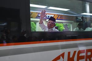 WAPRES TINJAU RENCANA PERLUASAN KRL KE SERANG