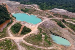 BEKAS TAMBANG BATU BARA TERBENGKALAI