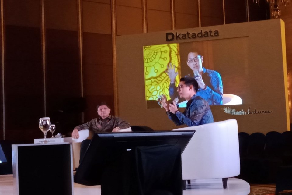 Direktur Utama PT Bank BTPN Tbk Ongki Wanadjati dan VP of Corporate Strategy Gojek, Jonathan Barki, dalam sesi diskusi panel "New Role in Financial Ecosystem" di Indonesia Data and Economic Conference (IDE) 2020 yang diselenggarakan Katadata, di Hot