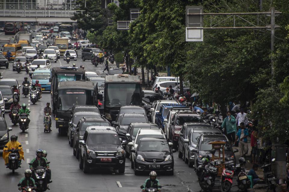 Ilustrasi. Kebijakan ganjil genap berlaku untuk kendaraan roda empat di 25 ruas jalan protokol DKI Jakarta. 