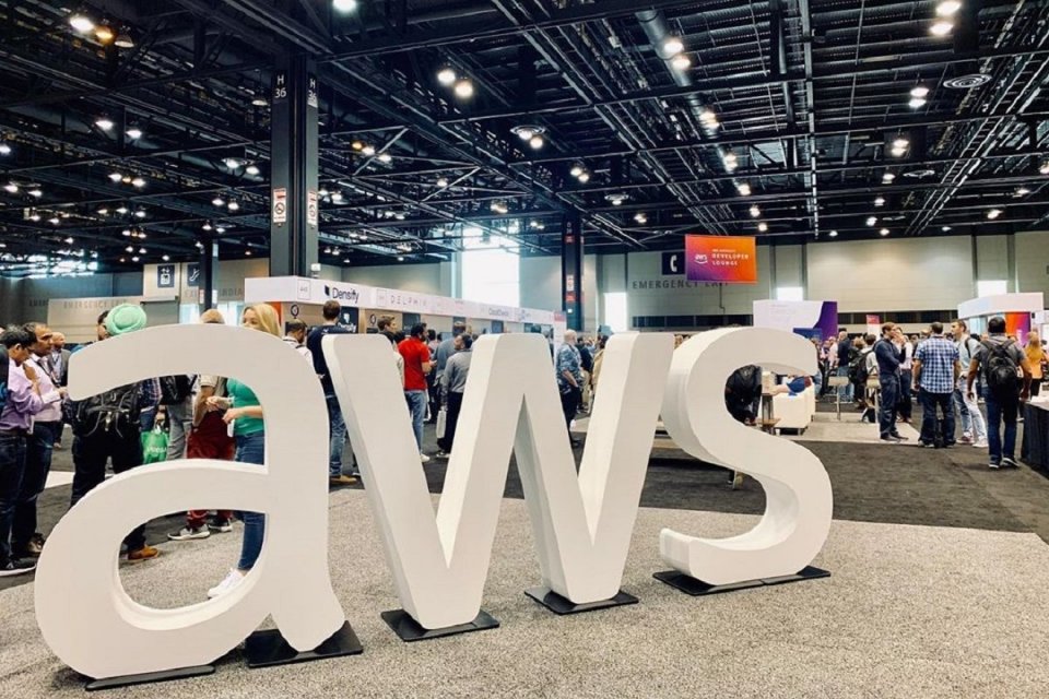 Ilustrasi Amazon Web Services Summit pada Mei 2019.