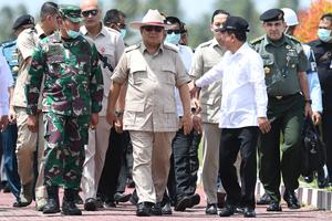 KUNJUNGAN KERJA MENHAN DAN MENKES DI NATUNA