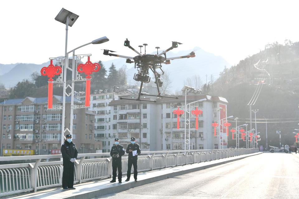 Wabah Virus Corona, JD.Com Kirim Paket Pakai Drone & Robot di Tiongkok