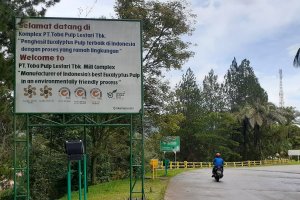 Fasilitas produksi PT Toba Pulp Lestari Tbk di Porsea, Sumatera Utara