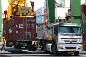 ARUS PETI KEMAS TERMINAL TELUK LAMONG