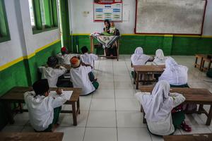 GAJI KECIL GURU MADRASAH